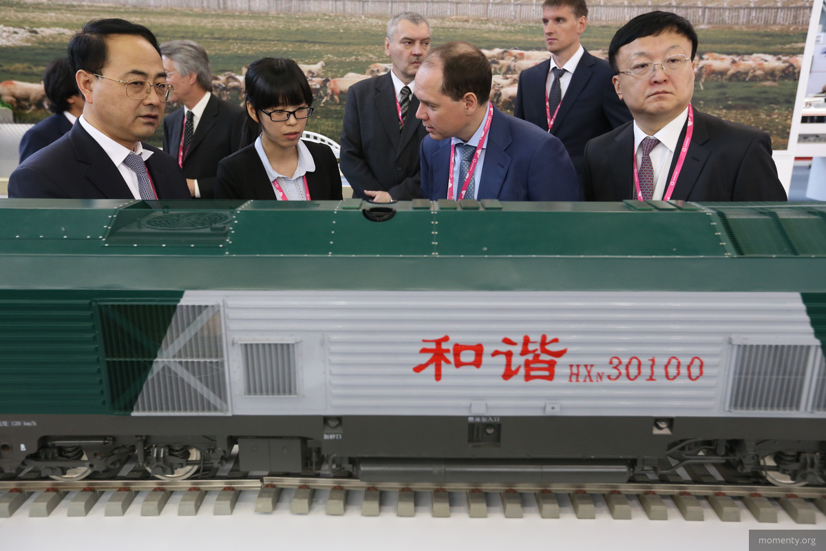 Ранее в разговоре с «Моментами» врио генконсула КНР в Екатеринбурге Ши Тяньцзя отметил, что на Урале открыты и работают совместные с Китаем предприятия. Например завод в Невьянске «Хайлонг». Ранее в разговоре с «Моментами» врио генконсула КНР в Екатеринбурге Ши Тяньцзя отметил, что на Урале открыты и работают совместные с Китаем предприятия. Например завод в Невьянске «Хайлонг».