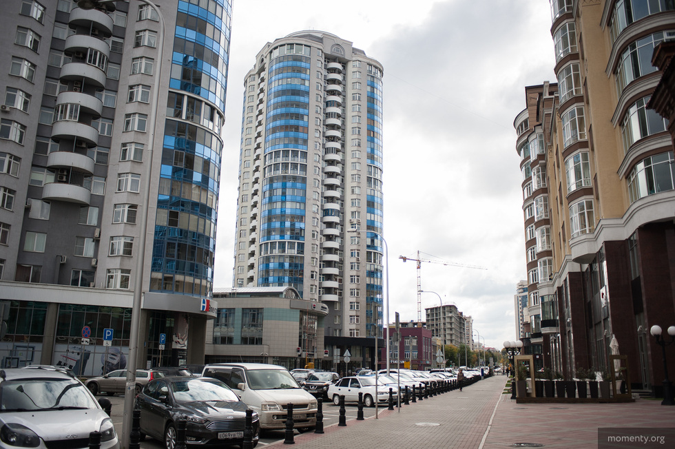 Жителей центра Екатеринбурга заставляют платить за&nbsp;автомобили втридорога