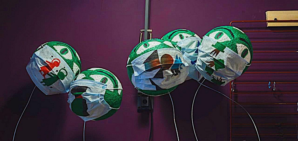 На Урале создали мерч против коронавируса. «Мои работы подействуют как таблеточка» На Урале создали мерч против коронавируса. «Мои работы подействуют как таблеточка»