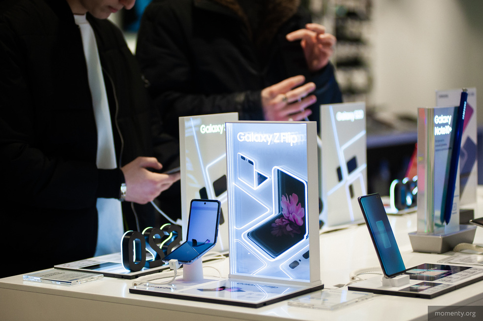 Элита отказывается от iPhone, переходя на старый тренд — раскладушки Элита отказывается от iPhone, переходя на старый тренд — раскладушки