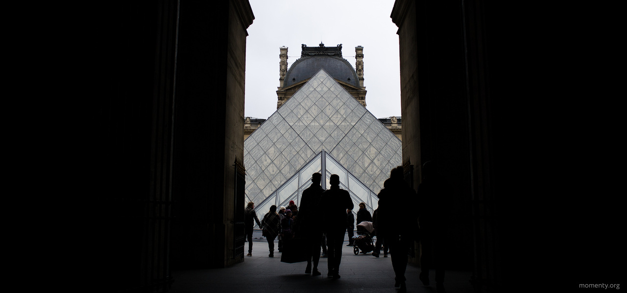 Лувр закрыли для посещения из-за коронавируса