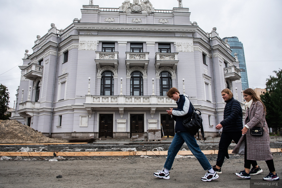 Глава оперного прервал гастроли на «Золотой маске». В его театре проседает потолок Глава оперного прервал гастроли на «Золотой маске». В его театре проседает потолок