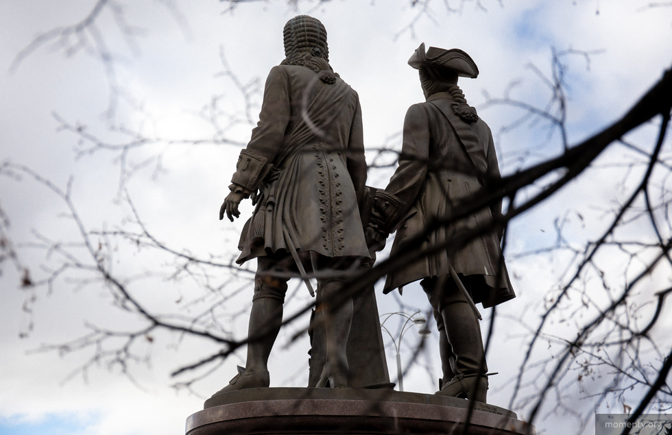 Автор главного памятника Екатеринбурга сам затребовал деньги за его фотографии Автор главного памятника Екатеринбурга сам затребовал деньги за его фотографии