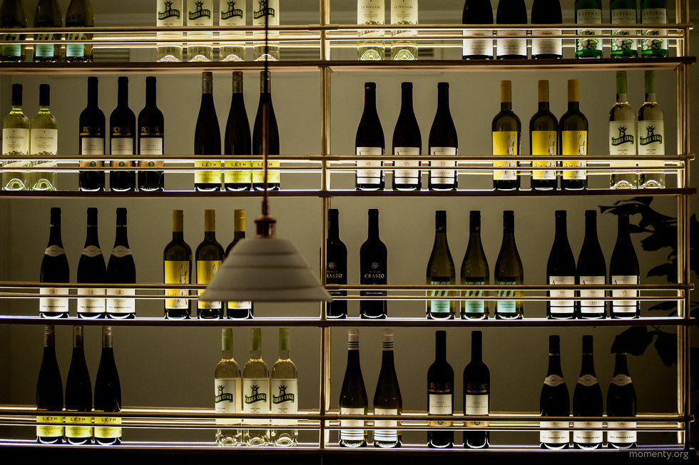 Рестораторам запретят наливать вино гостям поздним вечером. «Мы потеряем не только заработок, но и клиентов» Рестораторам запретят наливать вино гостям поздним вечером. «Мы потеряем не только заработок, но и клиентов»