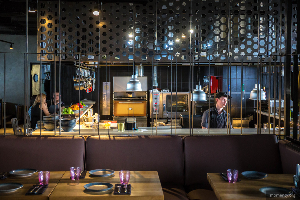 Уральцы рискуют не попасть в любимые рестораны на праздники. Список свободных броней Уральцы рискуют не попасть в любимые рестораны на праздники. Список свободных броней