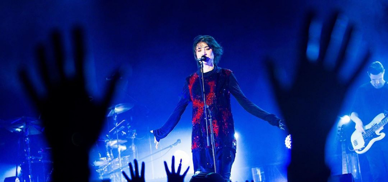 Земфира прилетела на частную вечеринку на Урал. Пела меньше часа Земфира прилетела на частную вечеринку на Урал. Пела меньше часа