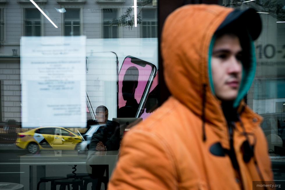 Уральцы раскупают технику Apple по старому курсу Уральцы раскупают технику Apple по старому курсу