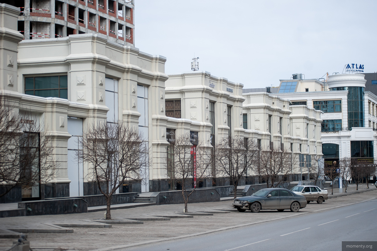 Галерея &laquo;Luxury&raquo; на&nbsp;улице Сакко и&nbsp;Ванцетти итак давно пустовала, оттуда уже давно ушел &laquo;тяжелый&raquo; люкс, но&nbsp;сейчас там совсем одиноко.