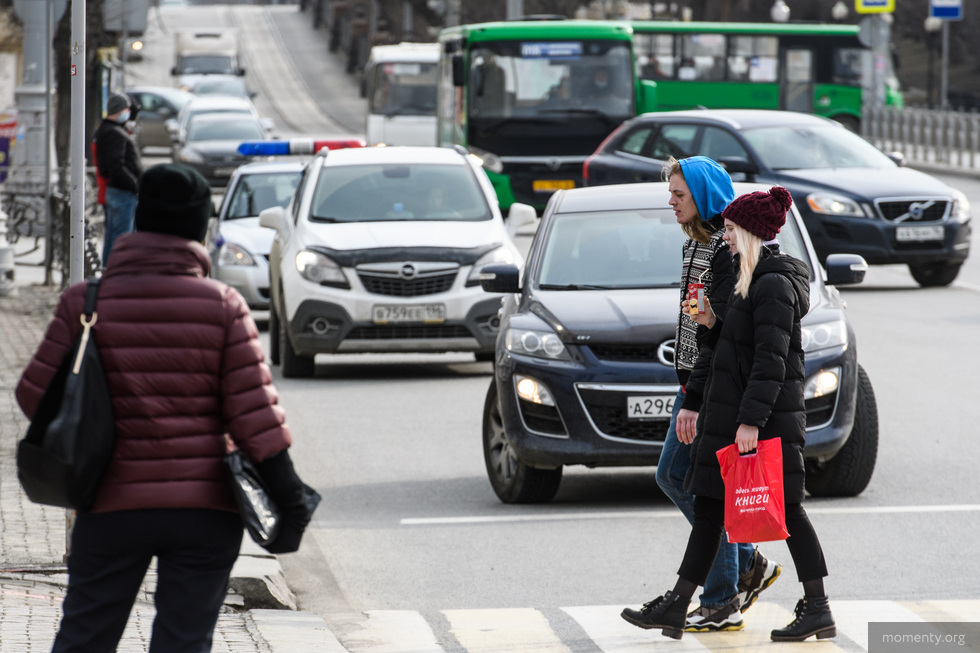 Горожанам, гуляющим в центре, напомнили о ложном чувстве безопасности Горожанам, гуляющим в центре, напомнили о ложном чувстве безопасности