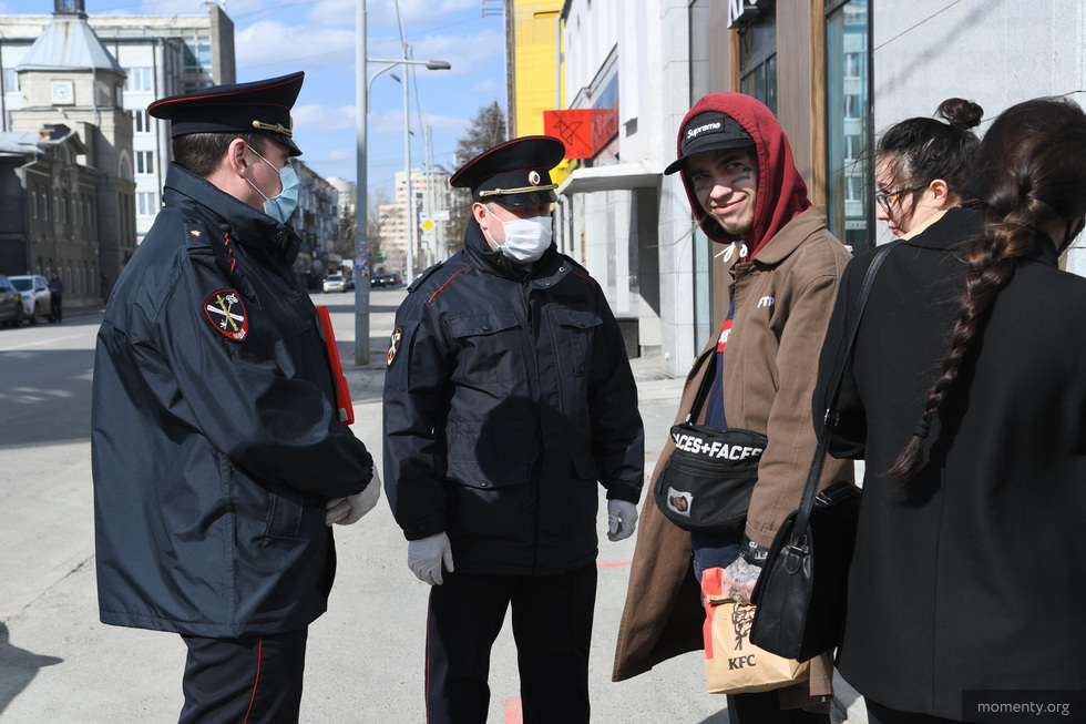 В Екатеринбурге начали штрафовать за прогулки по городу В Екатеринбурге начали штрафовать за прогулки по городу