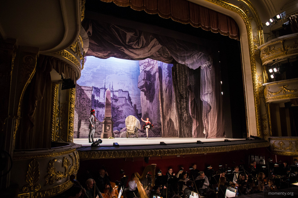 Артисты оперного театра запустили кампанию против коронавируса Артисты оперного театра запустили кампанию против коронавируса