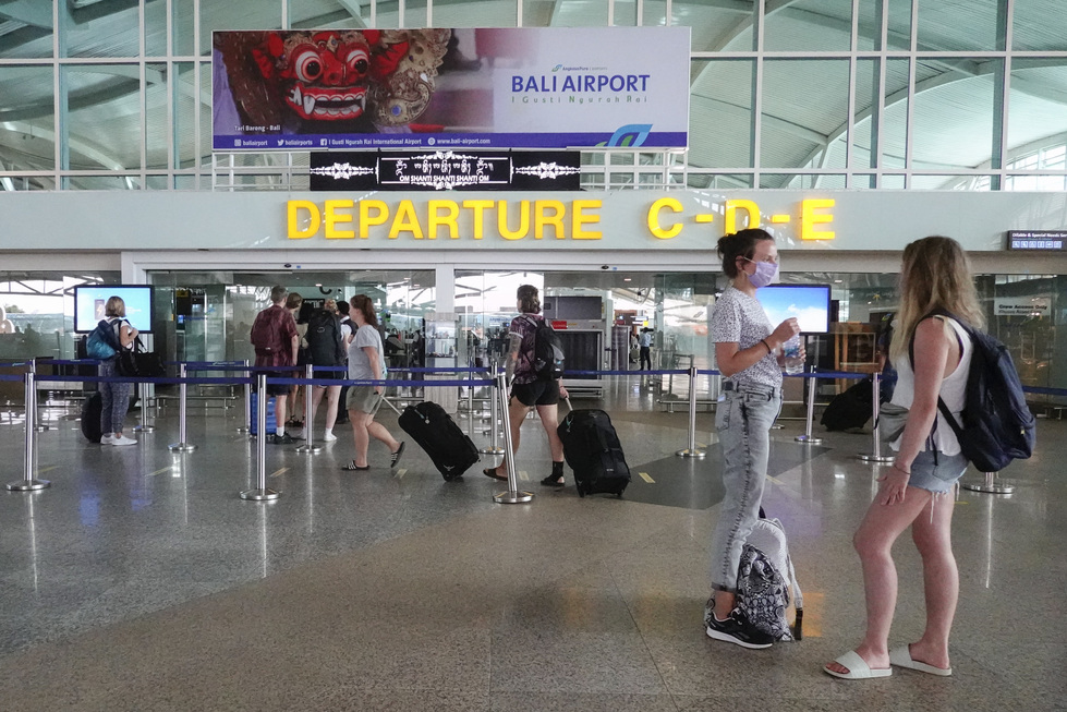У россиян, оставшихся на Бали из-за коронавируса, заканчиваются деньги У россиян, оставшихся на Бали из-за коронавируса, заканчиваются деньги