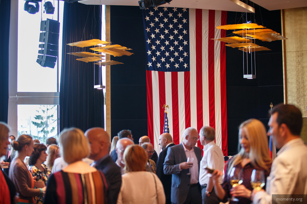 США хотят бессрочно закрыть страну для иностранцев