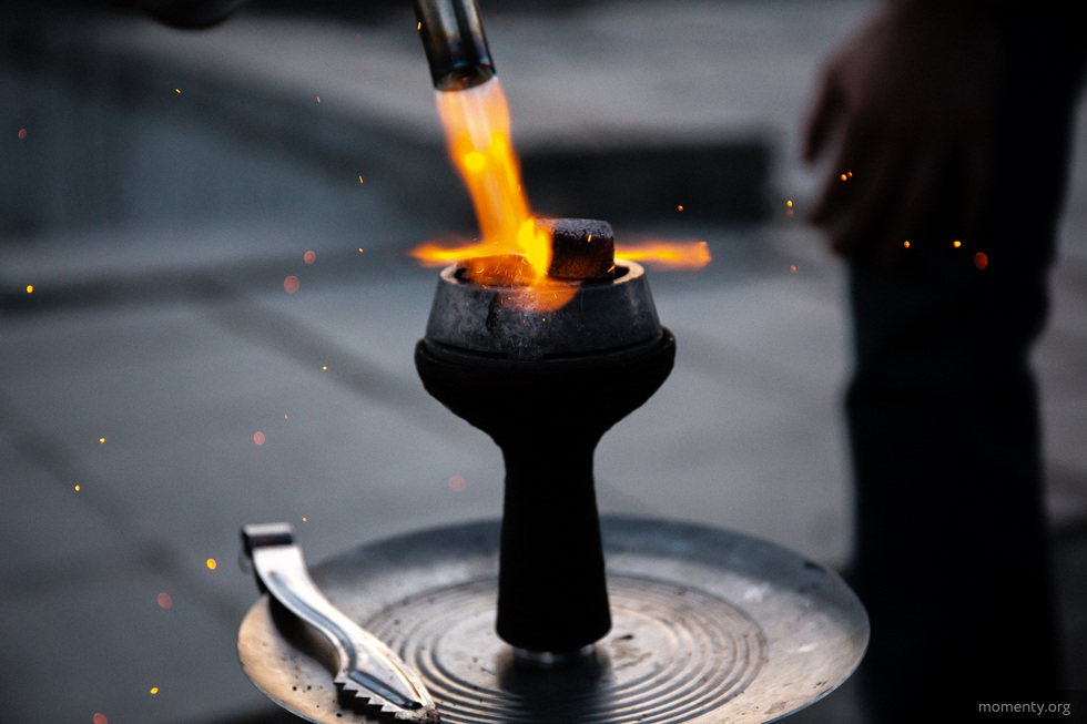 Полиция нагрянула к тусовке кальянщиков. Курили без масок Полиция нагрянула к тусовке кальянщиков. Курили без масок