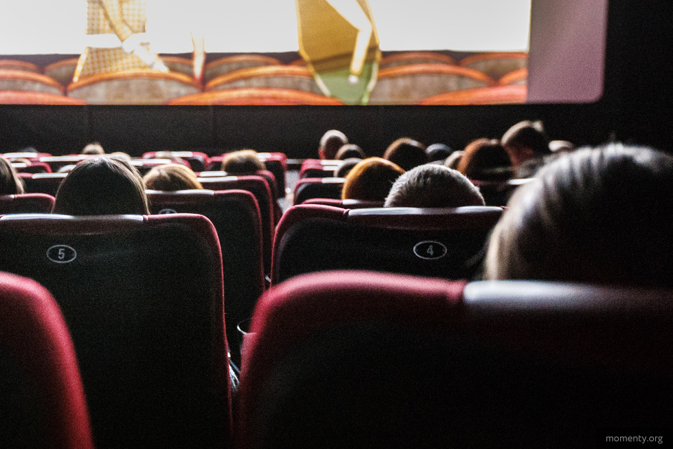 Известная сеть кинотеатров будет шить маски и работать, как клининг Известная сеть кинотеатров будет шить маски и работать, как клининг