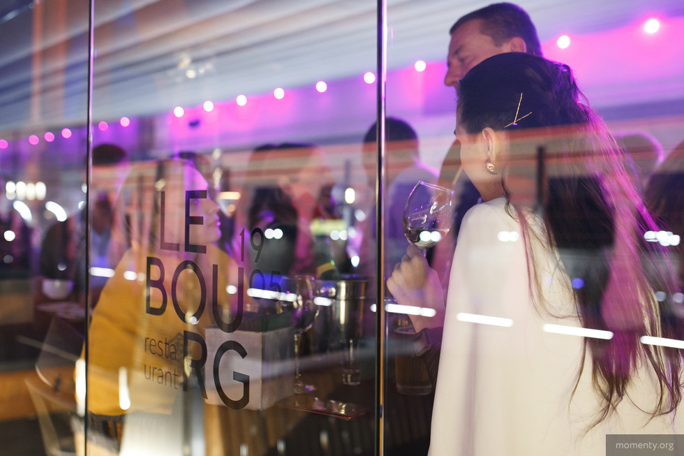 Звезды шоу-бизнеса требуют хотя бы субсидий. Уже начали торговать пельменями Звезды шоу-бизнеса требуют хотя бы субсидий. Уже начали торговать пельменями