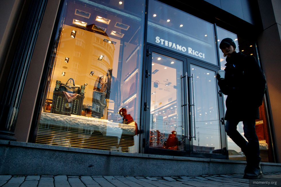 Магазины стоят пустыми после снятия карантина. Скидки в 50% не помогают Магазины стоят пустыми после снятия карантина. Скидки в 50% не помогают