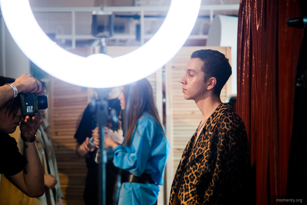 Визажистам и косметологам разрешили выйти на работу. Массаж теперь тоже можно Визажистам и косметологам разрешили выйти на работу. Массаж теперь тоже можно