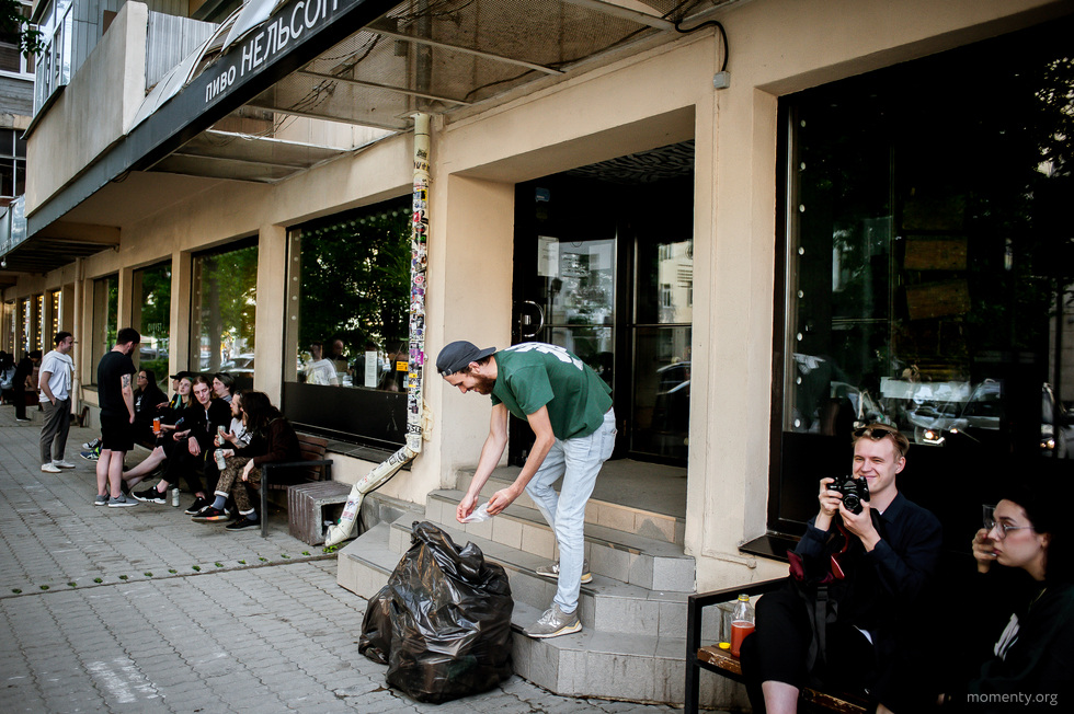 В Екатеринбурге сняли запрет на продажу алкоголя вечером В Екатеринбурге сняли запрет на продажу алкоголя вечером