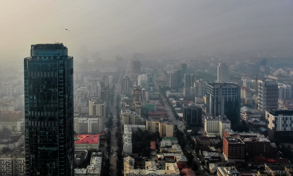 Жители Екатеринбурга жалуются на запах гари и смог Жители Екатеринбурга жалуются на запах гари и смог