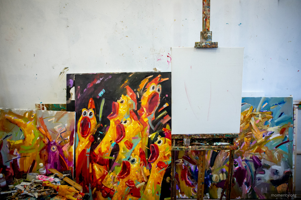 В Екатеринбурге открыли галерею на остановках и баннерах В Екатеринбурге открыли галерею на остановках и баннерах