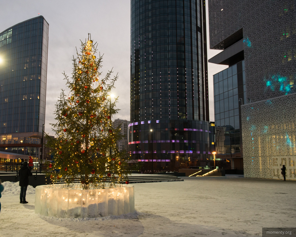 На стилобате Ельцин Центра откроют ледовый городок На стилобате Ельцин Центра откроют ледовый городок