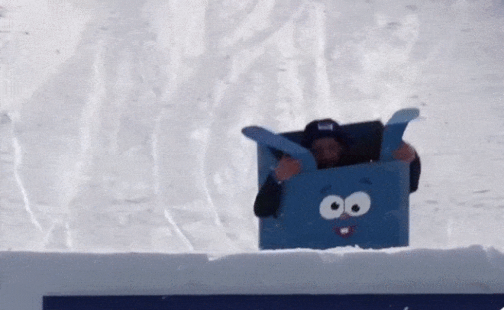 Смешарики, Винни Пух и взлетающий рубль — кто прыгал в ледяной бассейн с горы на фестивале Red Bull Jump&Freeze Смешарики, Винни Пух и взлетающий рубль — кто прыгал в ледяной бассейн с горы на фестивале Red Bull Jump&Freeze