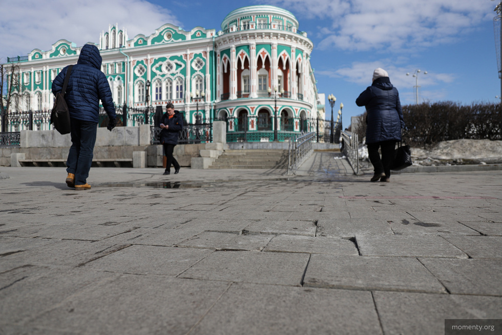 Разбитую плитку на&nbsp;Плотинке оставят без ремонта