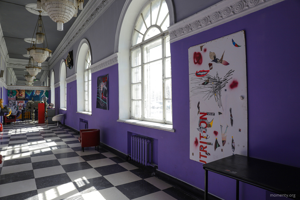 Кинотеатр «Заря» перезапустили в новом формате. Начали с известных имен Кинотеатр «Заря» перезапустили в новом формате. Начали с известных имен