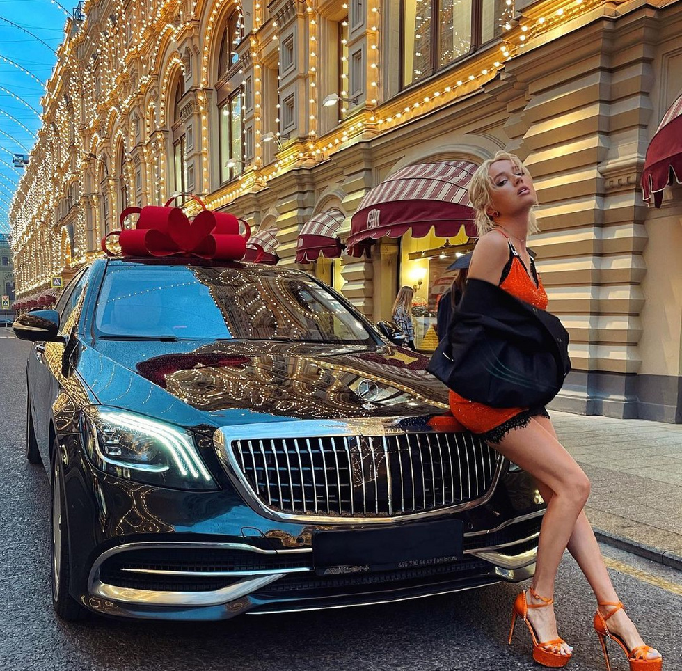 Клава Кока похвасталась покупкой Maybach