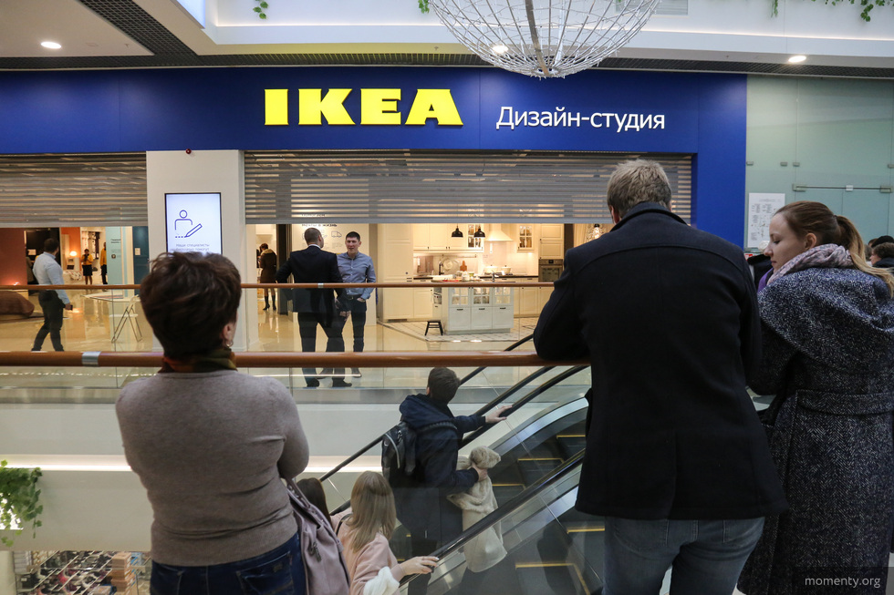 Горожане выстроились в очереди у IKEA Горожане выстроились в очереди у IKEA