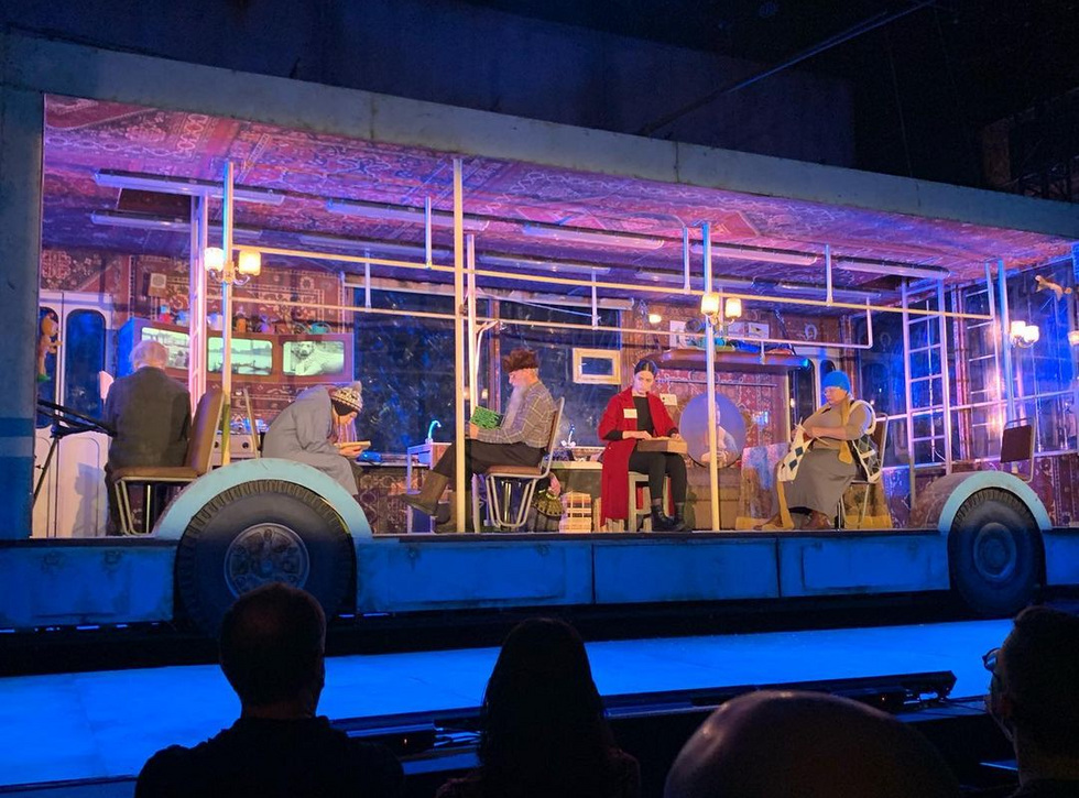 Нашумевшую постановку «Гоголь-центра» оценили уральские дивы Нашумевшую постановку «Гоголь-центра» оценили уральские дивы