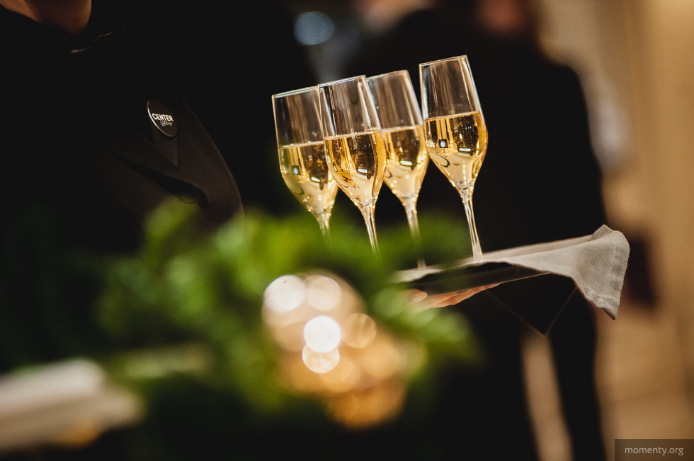 Уральские сомелье подсчитывают остатки Moet Hennessy в Екатеринбурге Уральские сомелье подсчитывают остатки Moet Hennessy в Екатеринбурге