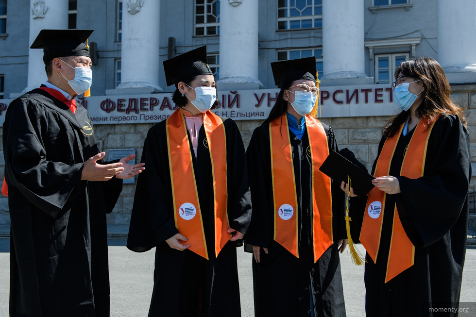 Уральские вузы отказываются пускать непривитых студентов