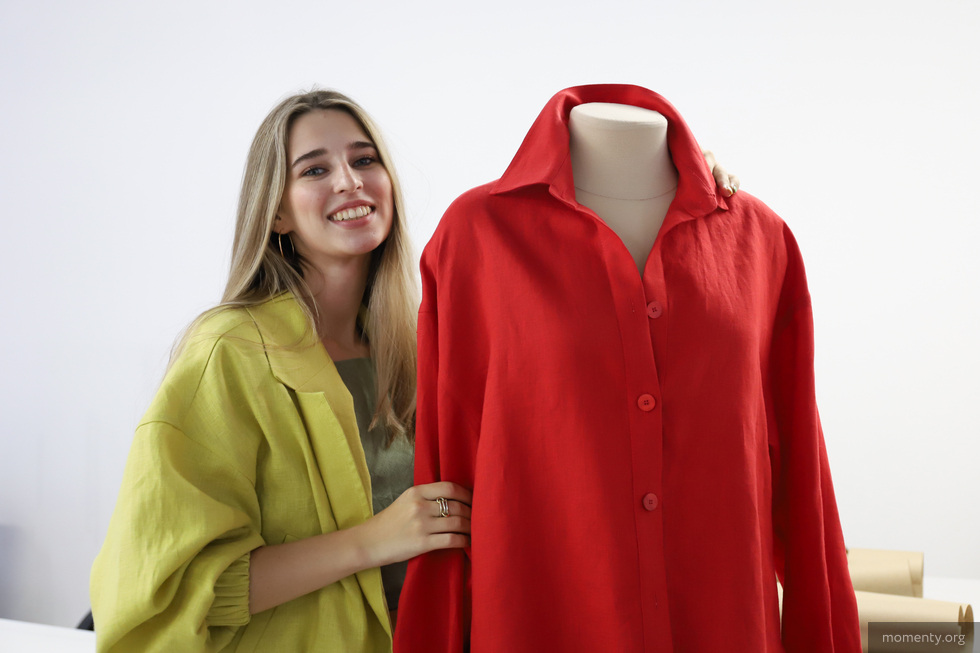 Соосновательница бренда минималистичной одежды приучила тусовку к&nbsp;вечеринкам на&nbsp;английском