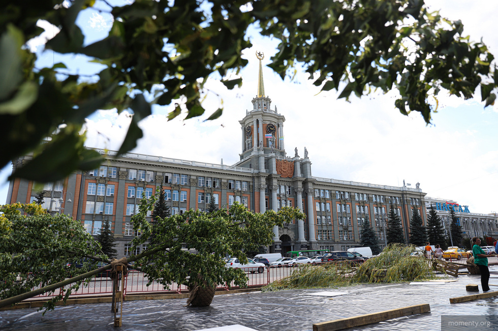 Сад на&nbsp;главной площади Екатеринбурга уберут из-за второй ветки метро