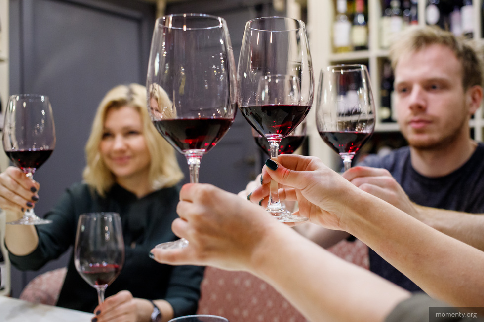 каудаль винный дом в москве. просроченное вино. вино сомелье. вина бургундии. бургундский бокал.