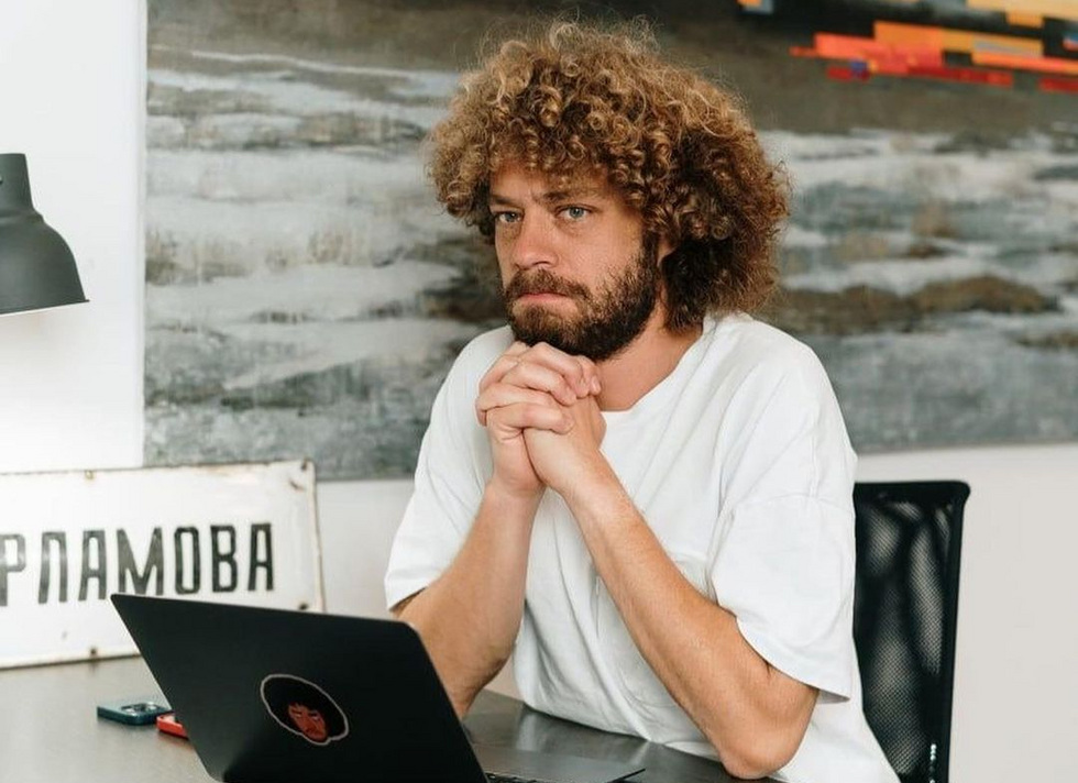 Илья Варламов оценил злободневный арт-объект в Екатеринбурге Илья Варламов оценил злободневный арт-объект в Екатеринбурге