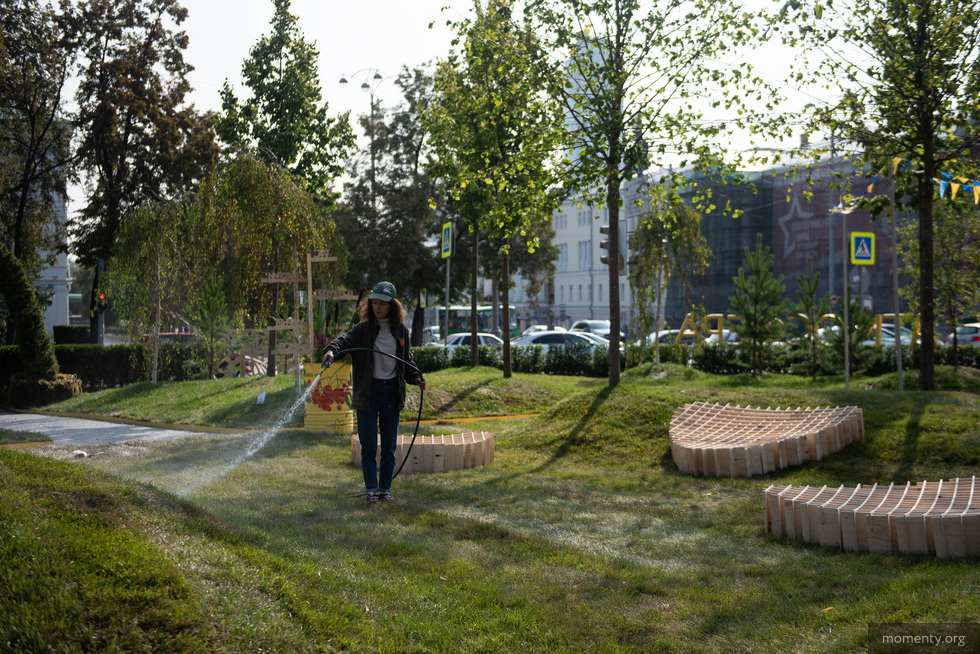 Горожане собирают подписи против парковки на главной площади Екатеринбурга Горожане собирают подписи против парковки на главной площади Екатеринбурга