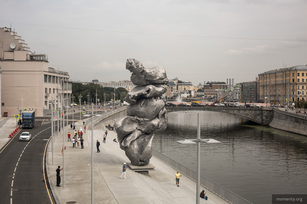 В Екатеринбург привезут скандальную скульптуру «Большая Глина №4» В Екатеринбург привезут скандальную скульптуру «Большая Глина №4»