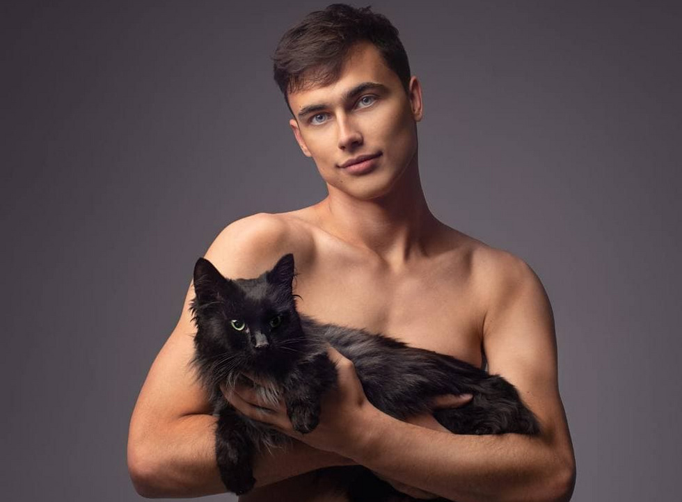 Уральский секс-коуч выпустила календари 18+ в&nbsp;поддержку животных