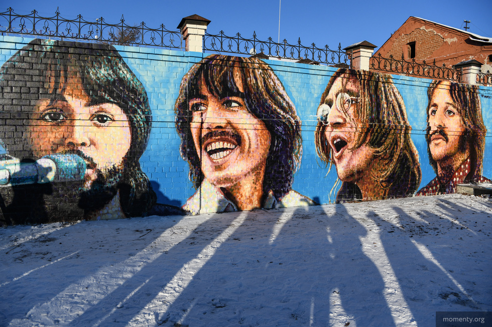Британский художник обновил набережную Екатеринбурга новым стрит-артом