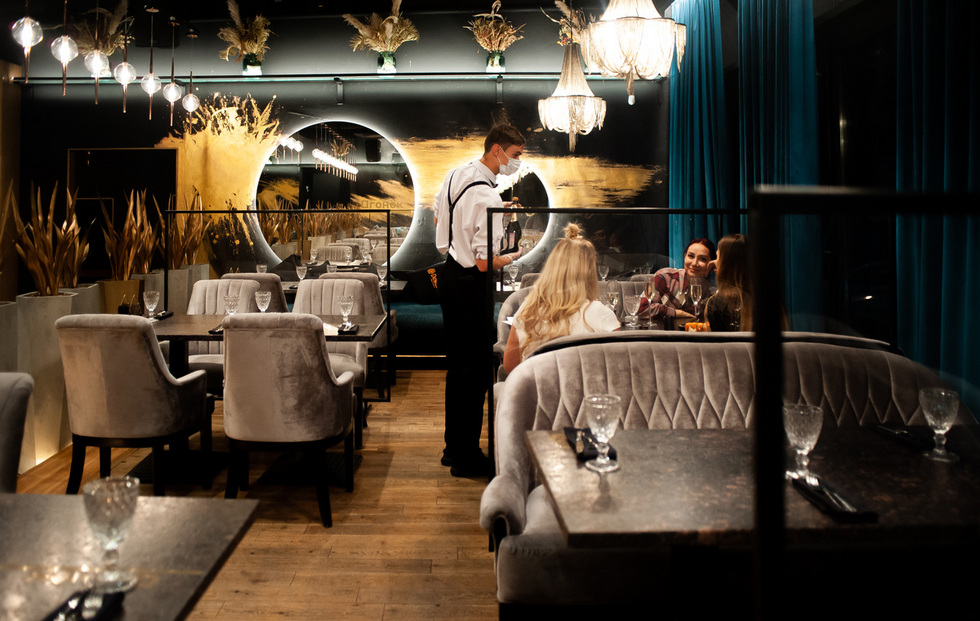 Привитые горожане игнорируют гастрозаведения Екатеринбурга. &laquo;Это заканчивается истерикой&raquo;