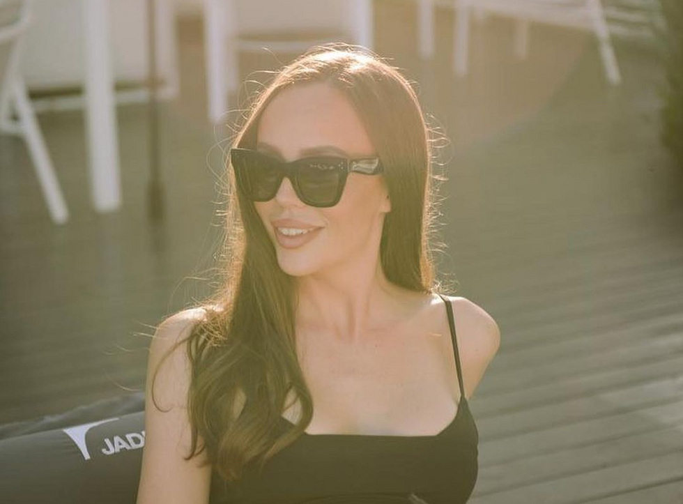 Уральской бьюти-диве организовали отдельный вход в бутик Chanel Уральской бьюти-диве организовали отдельный вход в бутик Chanel