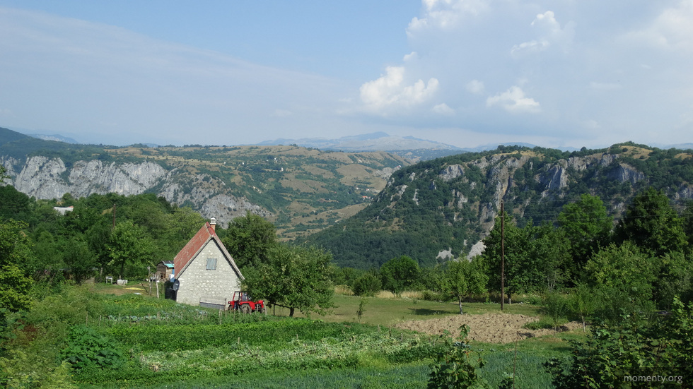 Черногория запретила въезд туристам