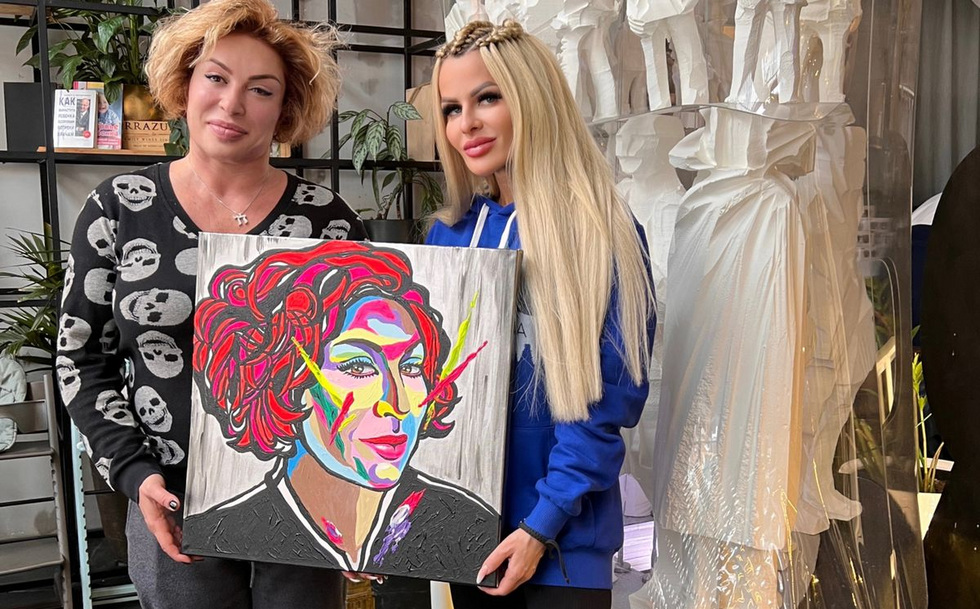 Уральская художница подарила картину маме Тимати Уральская художница подарила картину маме Тимати