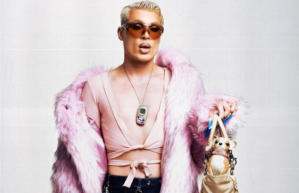 Эпатажный визажист из Екатеринбурга пожаловался на службу в армии Эпатажный визажист из Екатеринбурга пожаловался на службу в армии