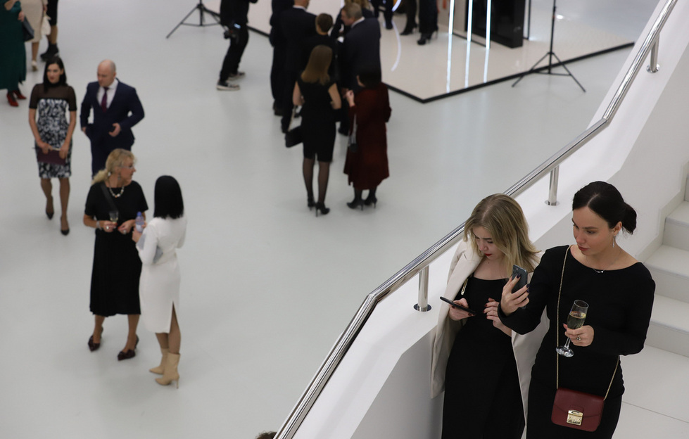 Светские дамы Екатеринбурга отказываются комментировать политическую обстановку Светские дамы Екатеринбурга отказываются комментировать политическую обстановку