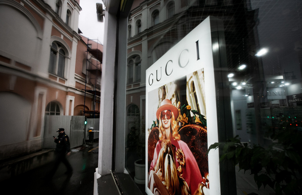 Светская тусовка может остаться без люксовых брендов из-за санкций Светская тусовка может остаться без люксовых брендов из-за санкций