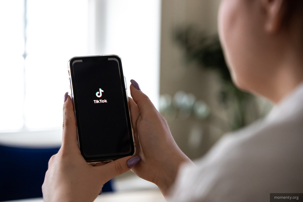 Роскомнадзор потребовал от TikTok убрать военный контент для несовершеннолетних Роскомнадзор потребовал от TikTok убрать военный контент для несовершеннолетних